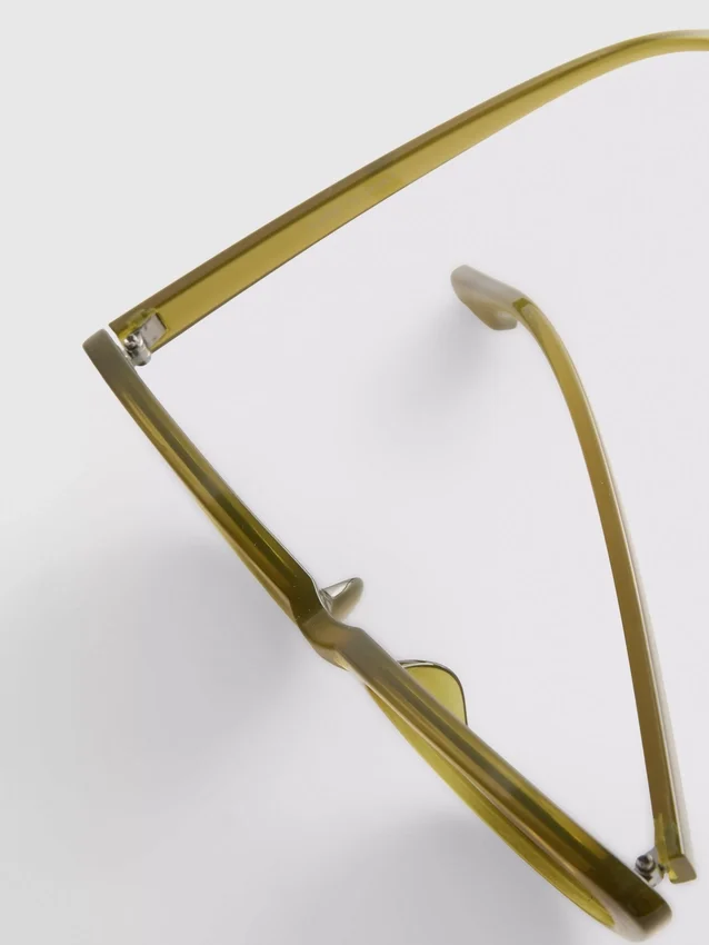 Slanke solbriller i «cat eye»-stil