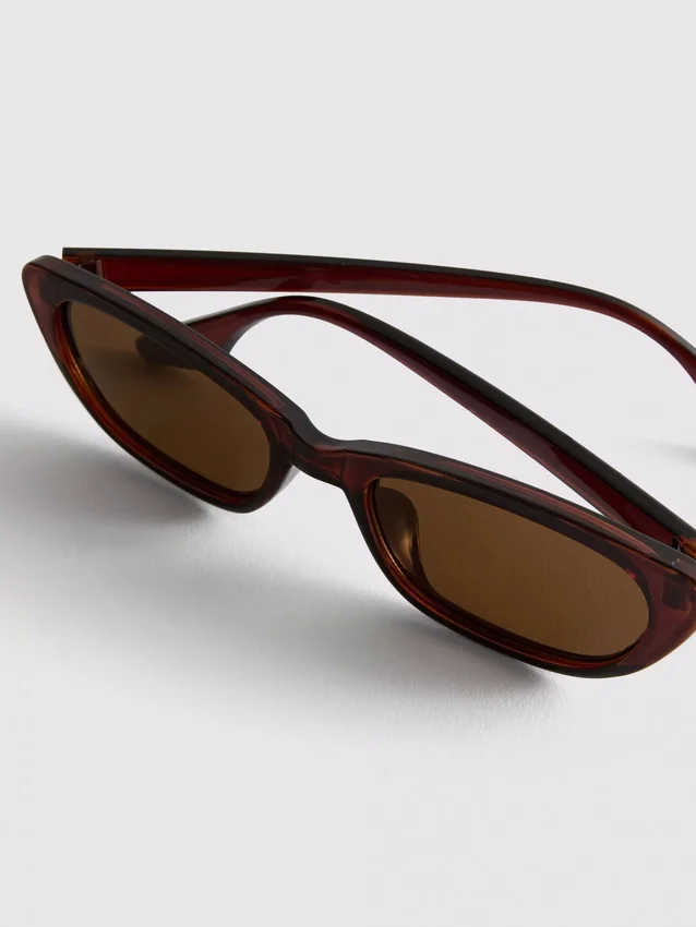 Slanke solbriller i «cat eye»-stil