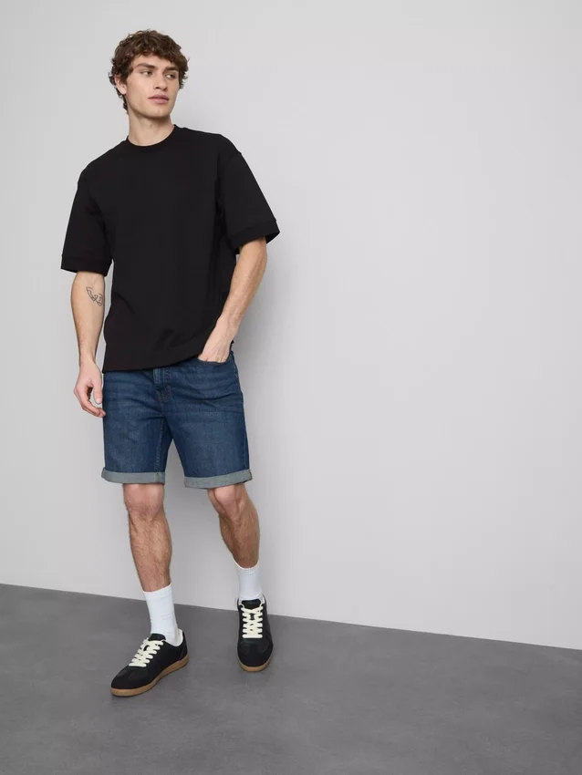 Slim-fit denimshorts med middels høy midje