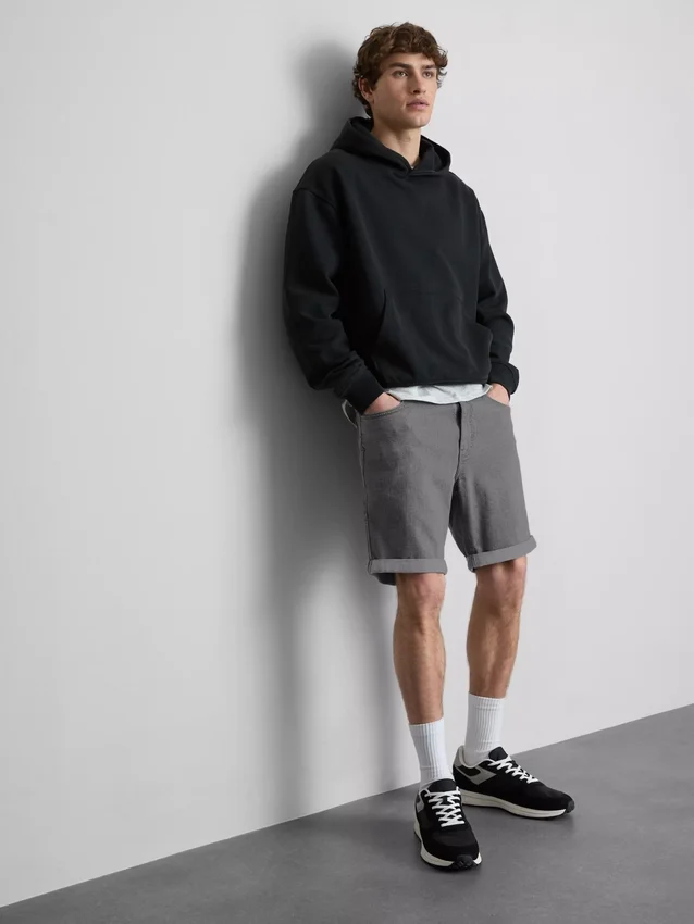Slim-fit denimshorts med middels høy midje