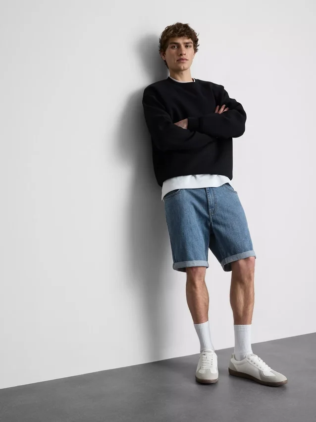 Slim-fit denimshorts med middels høy midje