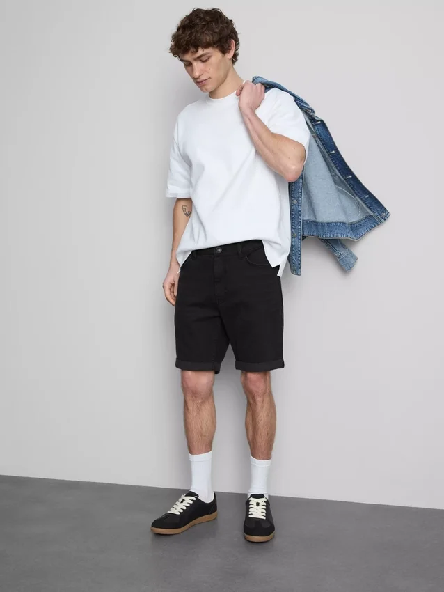 Slim-fit denimshorts med middels høy midje