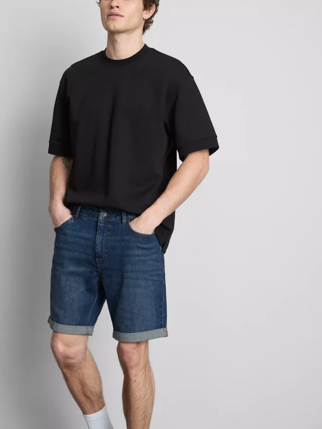 Slim-fit denimshorts med middels høy midje