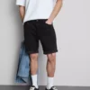 Slim-fit denimshorts med middels høy midje