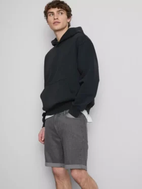 Slim-fit denimshorts med middels høy midje
