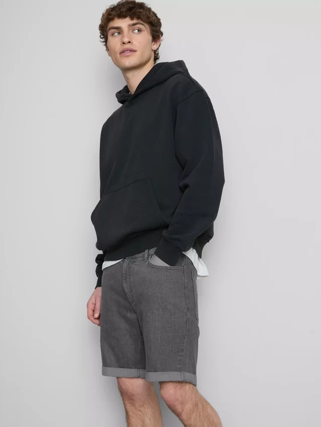 Slim-fit denimshorts med middels høy midje