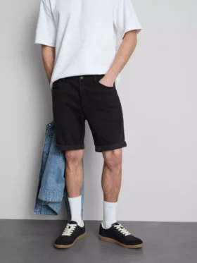 Slim-fit denimshorts med middels høy midje