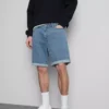 Slim-fit denimshorts med middels høy midje