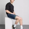 Slim-fit denimshorts med middels høy midje