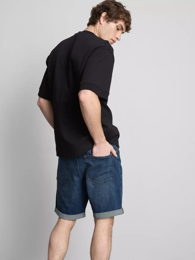 Slim-fit denimshorts med middels høy midje