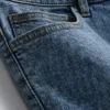 Slim-fit denimshorts med middels høy midje