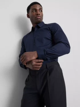 Slim fit-skjorte med stretch og knapper