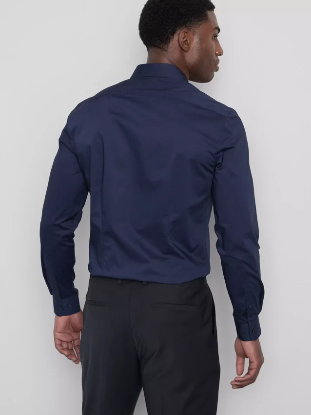 Slim fit-skjorte med stretch og knapper