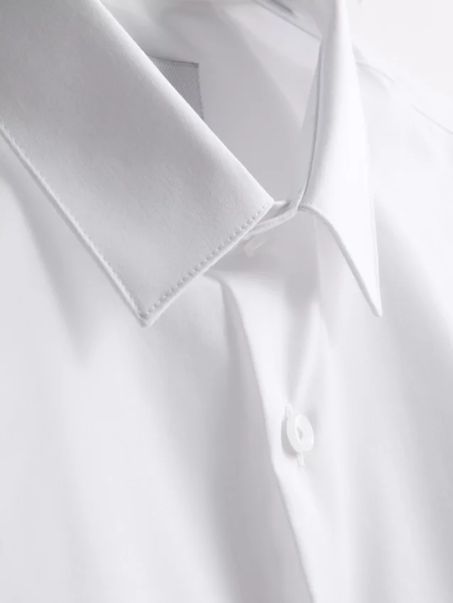 Slim fit-skjorte med stretch og knapper