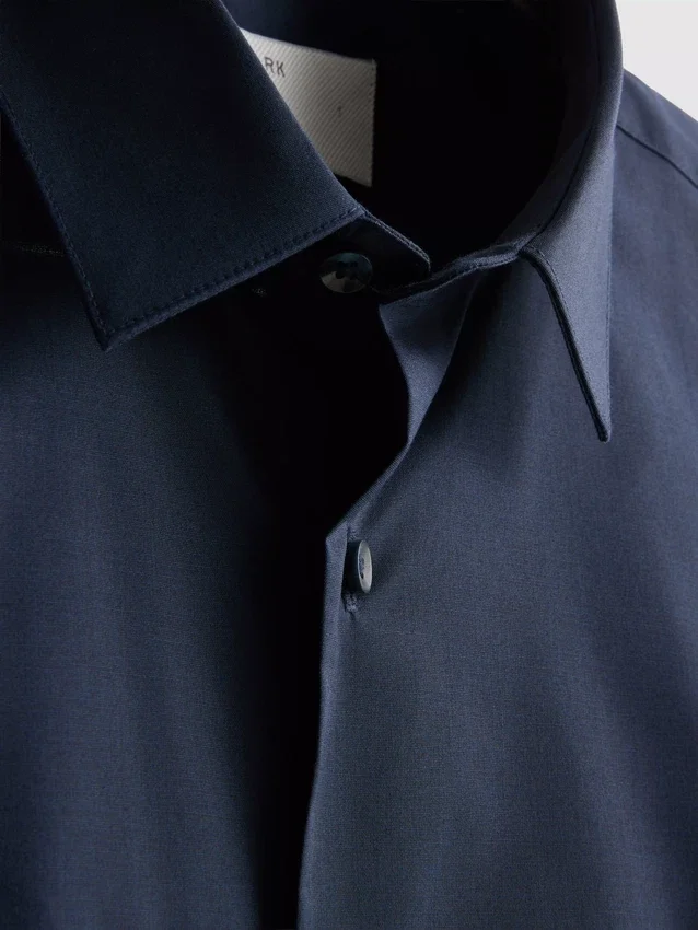 Slim fit-skjorte med stretch og knapper