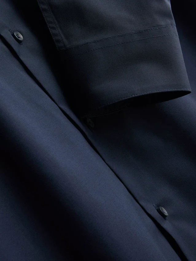 Slim fit-skjorte med stretch og knapper