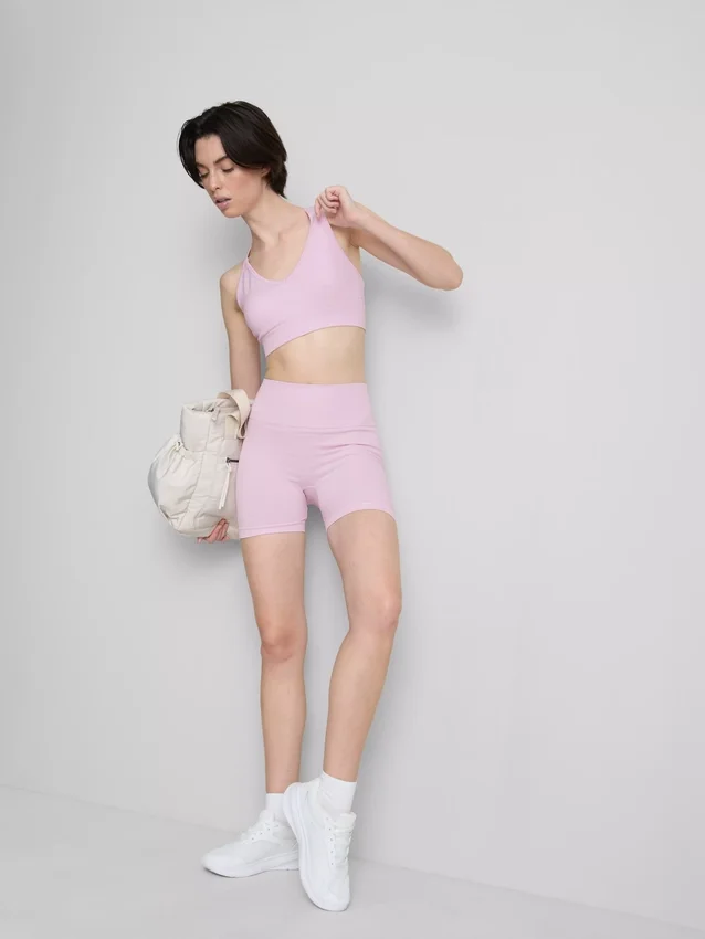 Sømløs aktiv crop-top med kryssrygg