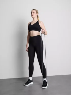 Sømløs aktiv crop-top med kryssrygg