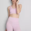 Sømløs aktiv crop-top med kryssrygg