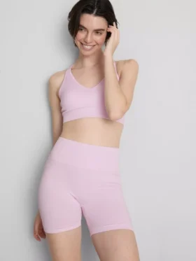 Sømløs aktiv crop-top med kryssrygg