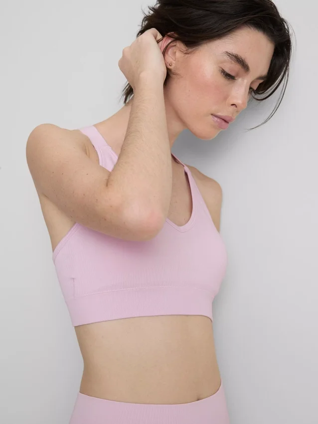 Sømløs aktiv crop-top med kryssrygg