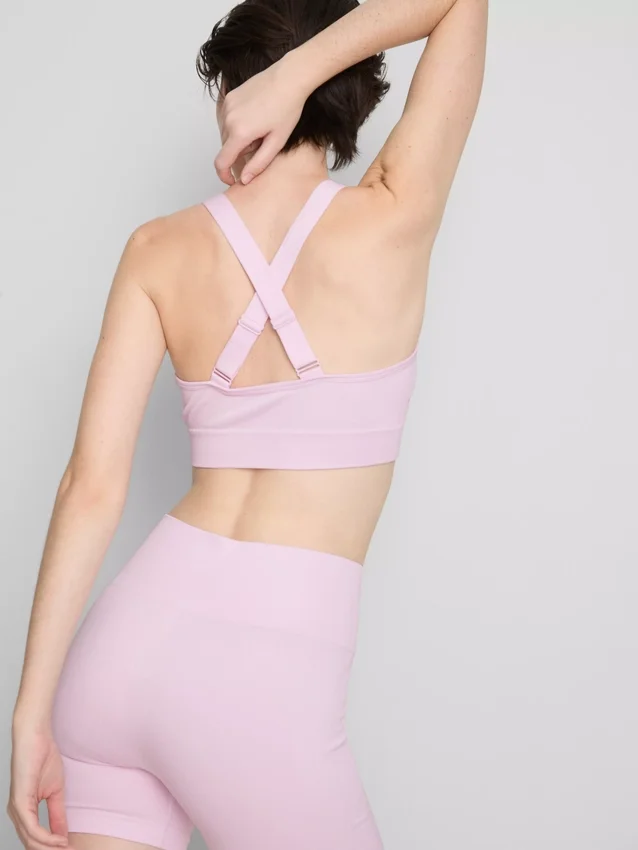 Sømløs aktiv crop-top med kryssrygg