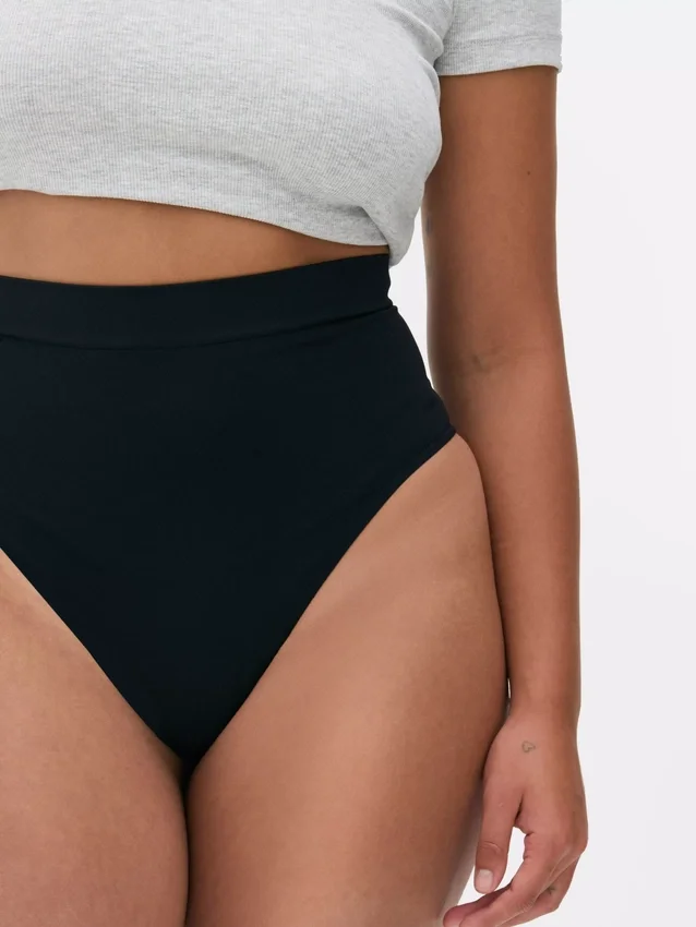 Sømløs formende tanga med høy midje