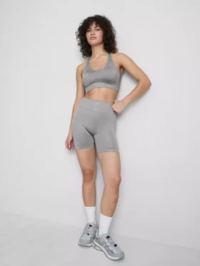 Sømløs, høyglanset aktiv crop-top
