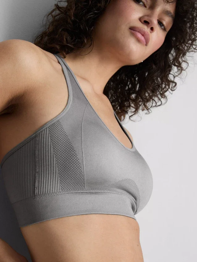 Sømløs, høyglanset aktiv crop-top