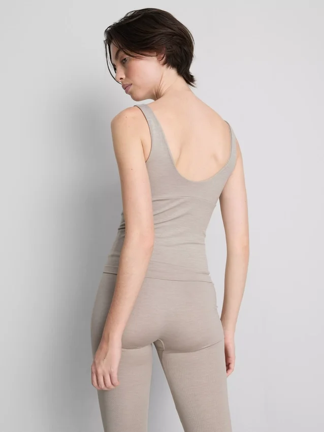 Sømløs tank-top med V-hals