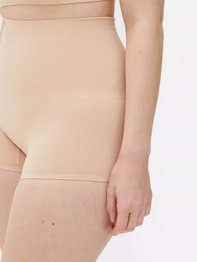 Sømløse formende shorts