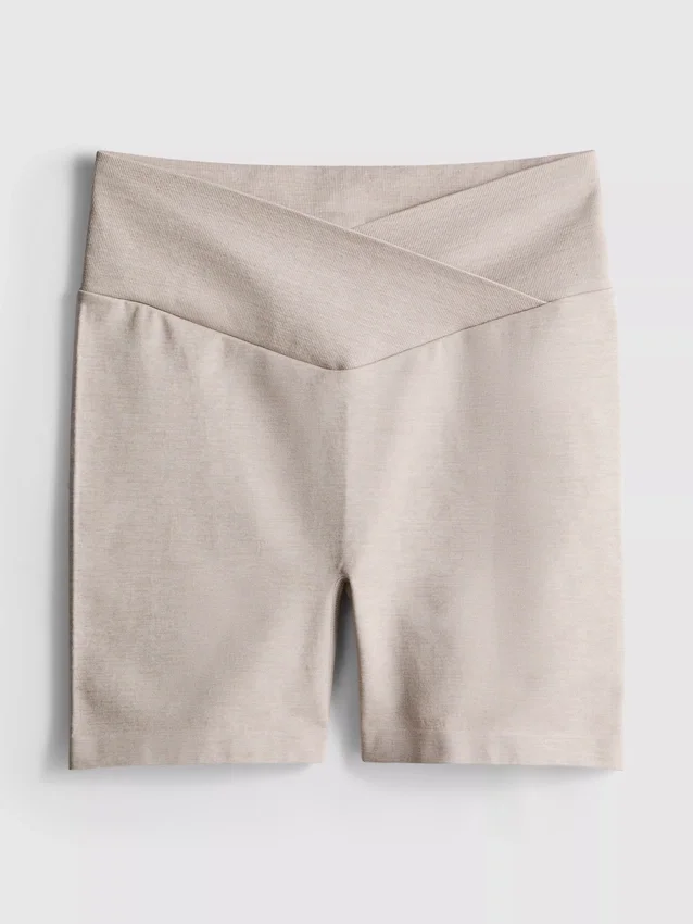 Sømløse treningsshorts med krysset linning