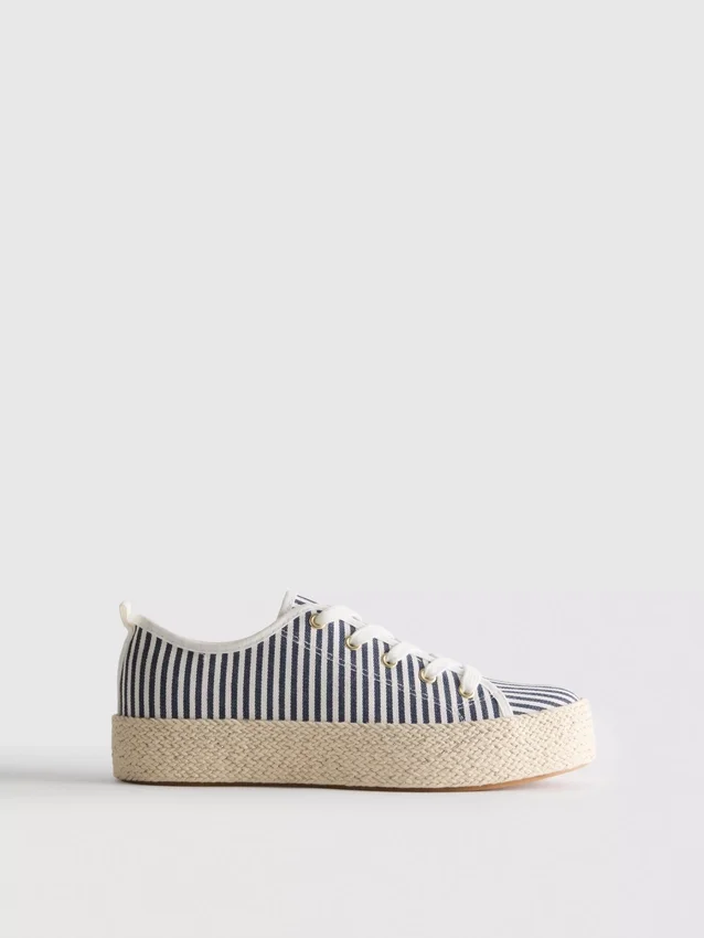 Sneakers i jute med flatform