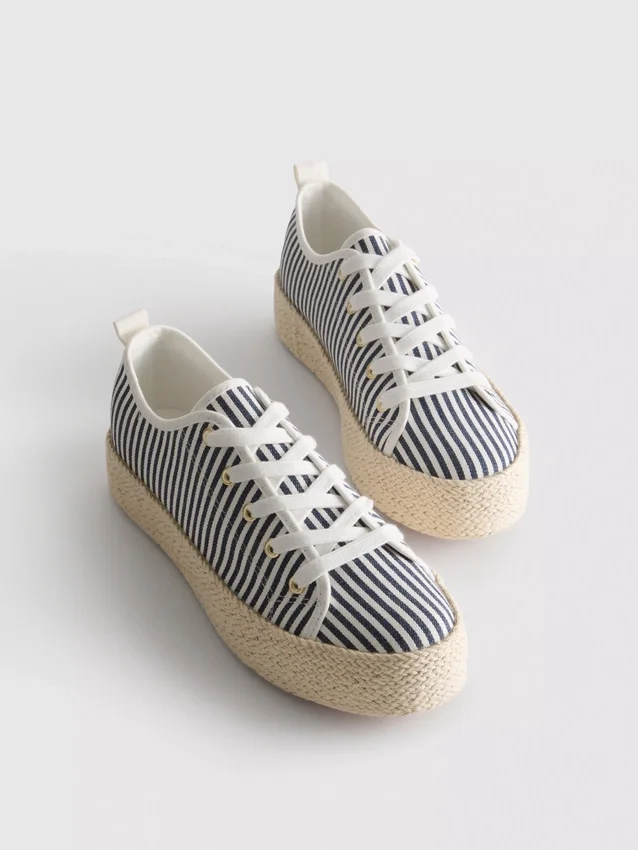 Sneakers i jute med flatform