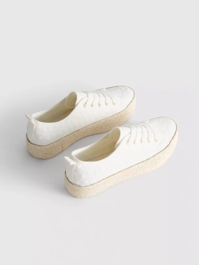 Sneakers i jute med flatform