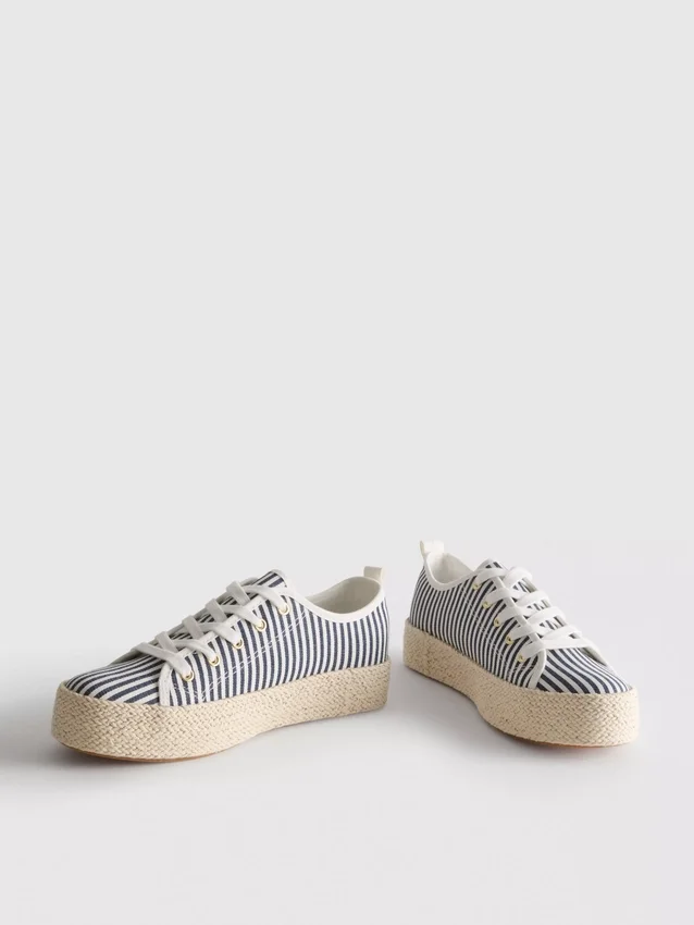 Sneakers i jute med flatform