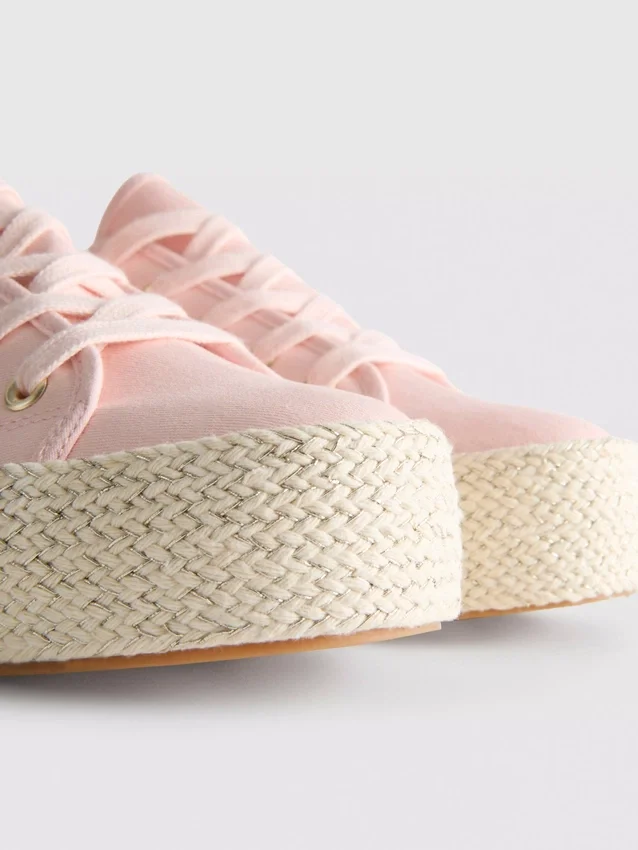 Sneakers i jute med flatform
