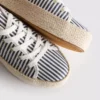 Sneakers i jute med flatform