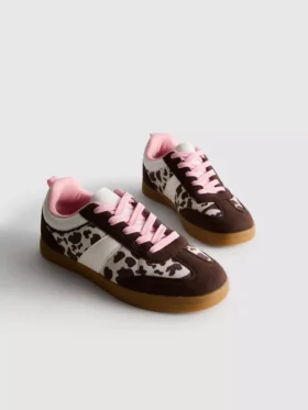 Sneakers med gummisåle og dyremønster
