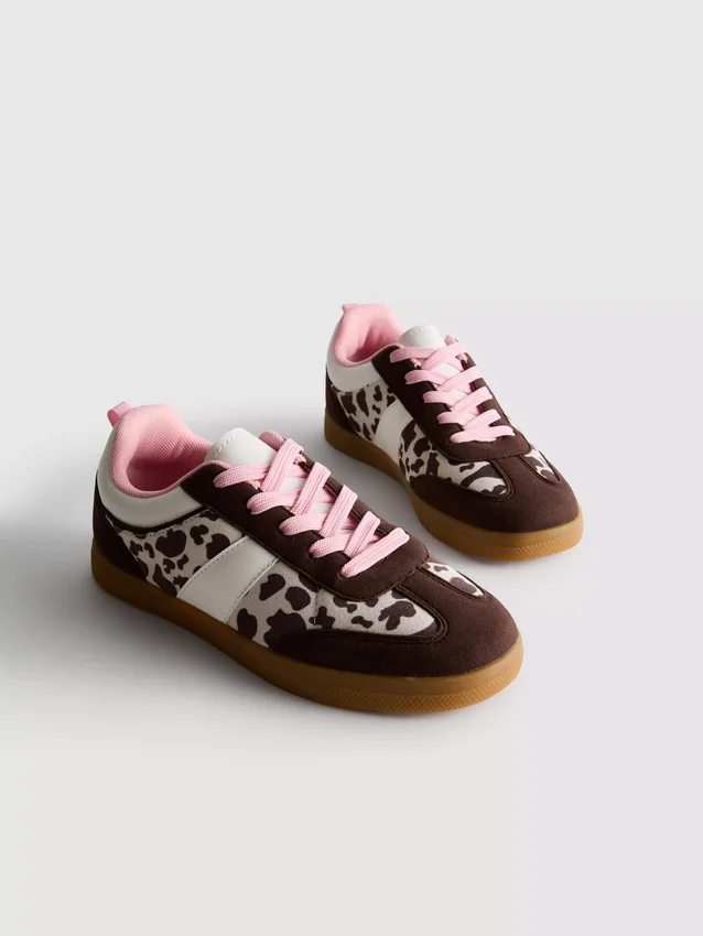 Sneakers med gummisåle og dyremønster