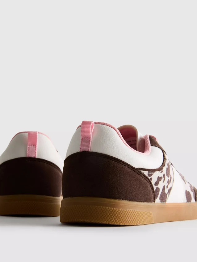 Sneakers med gummisåle og dyremønster