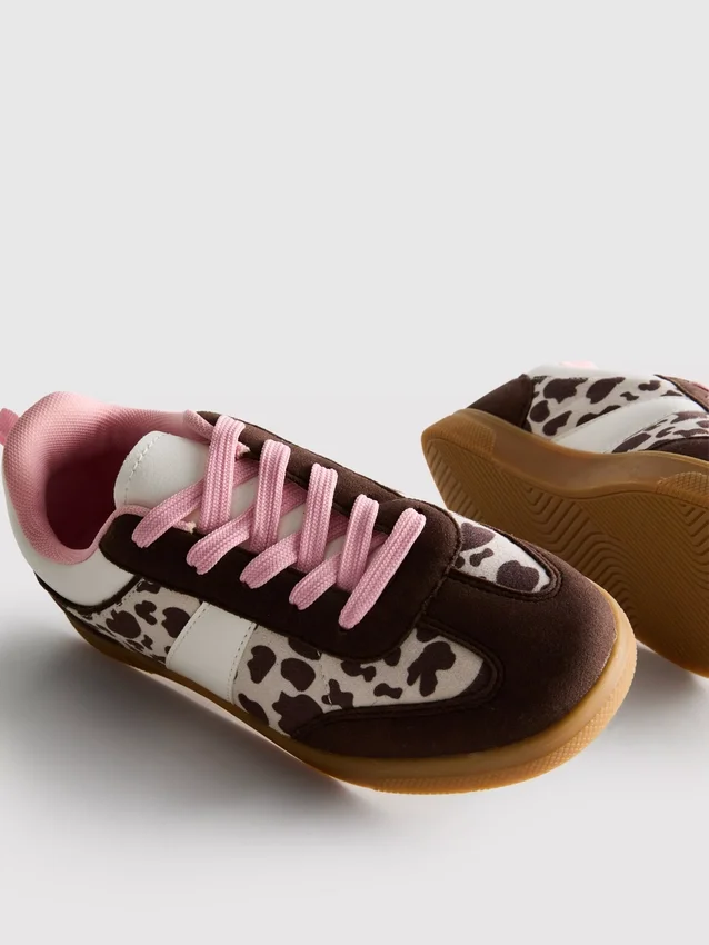 Sneakers med gummisåle og dyremønster