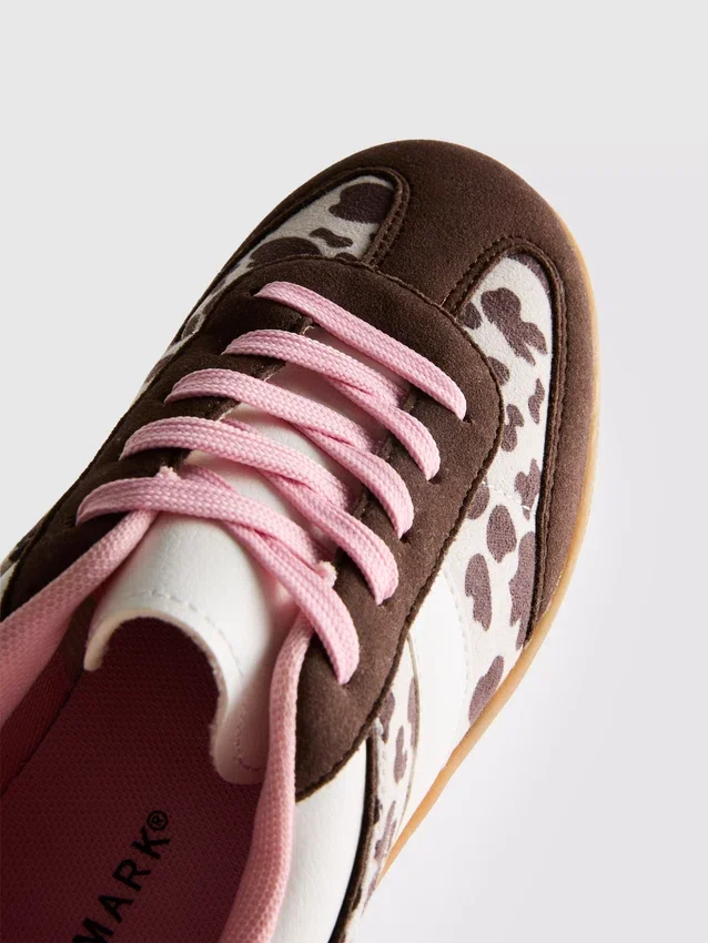 Sneakers med gummisåle og dyremønster