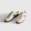 Sneakers med gummisåle som er enkle å ta på
