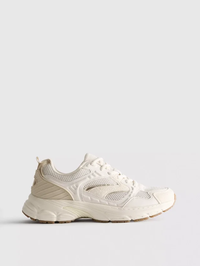Sneakers med tykke mesh-paneler