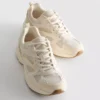 Sneakers med tykke mesh-paneler