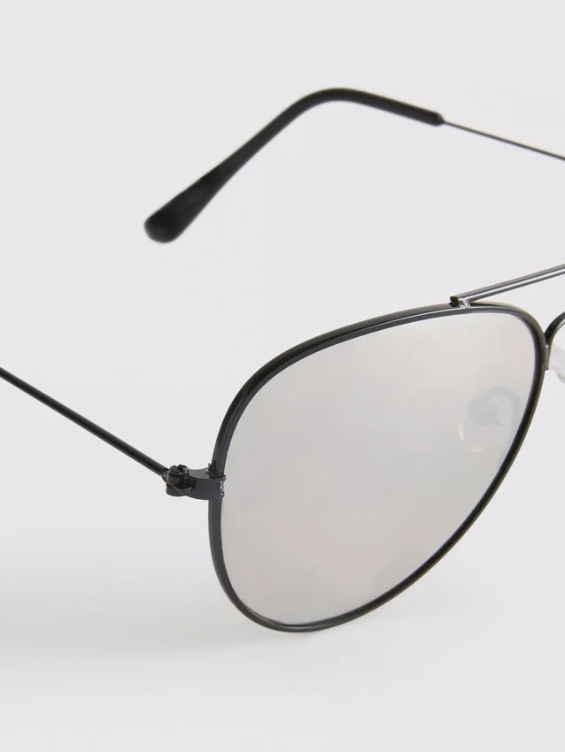 Solbriller i aviator-stil