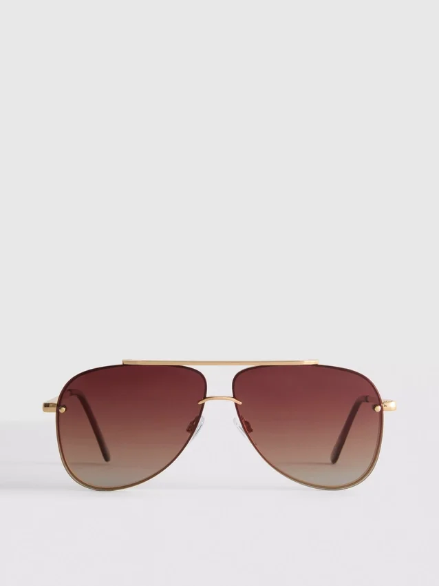 Solbriller i aviator-stil av metall