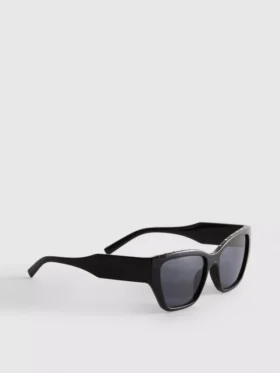 Solbriller med «cat-eye»-ramme og nitter