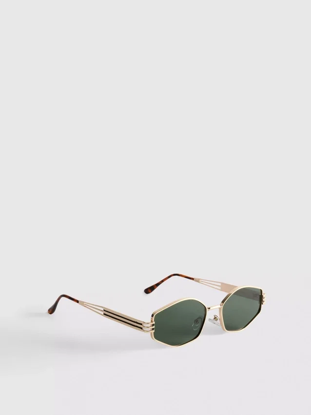 Solbriller med geometrisk metallramme